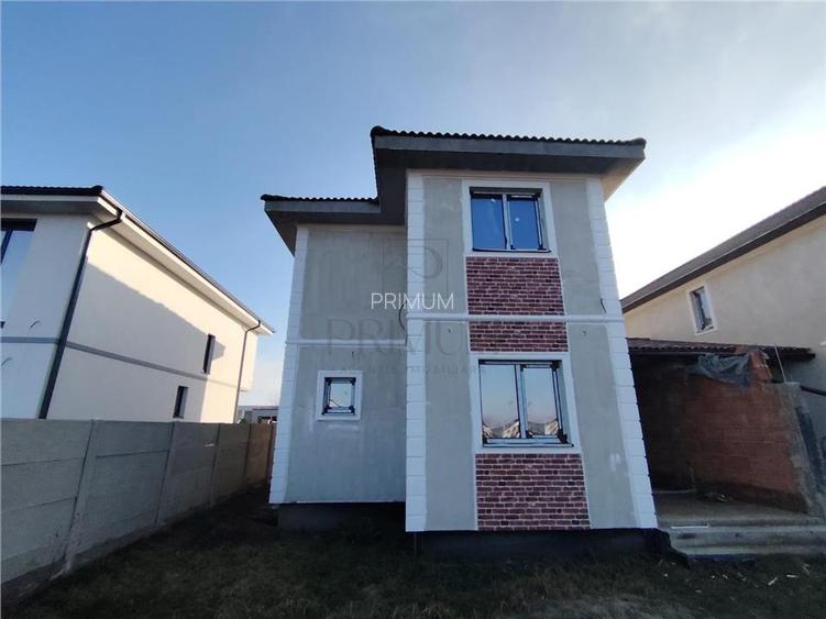 Duplex despartit prin garaj - personalizare interioara - toate utilitatile - asf - 4