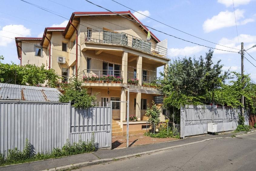 Vilă ideală pentru familie extinsă / 2-3 familii | D+P+1+M | Giulești-Sârbi