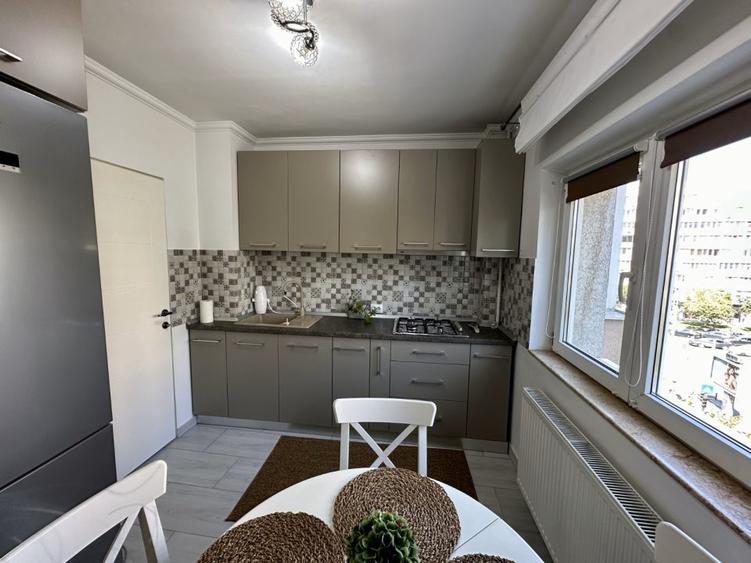 Apartament cu 2 camere semidecomandat, mobilat în Polonă