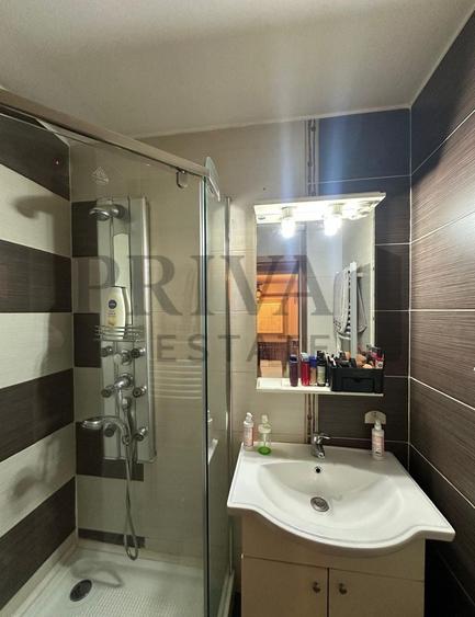 Apartament 4 camere, 2 bai, 2 balcoane, centrala