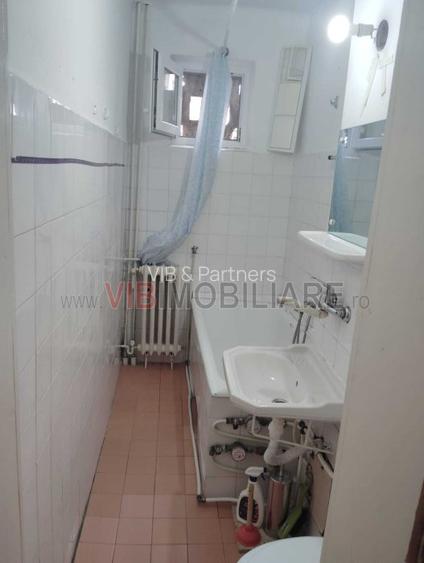 Se oferă spre vânzare un apartament cu 2 camere, situat în zona Șagului, pe stra - 4