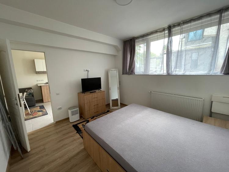 Spațiu comercial cu magazin alimentar + apartament, 89 mp, zona Sasar
