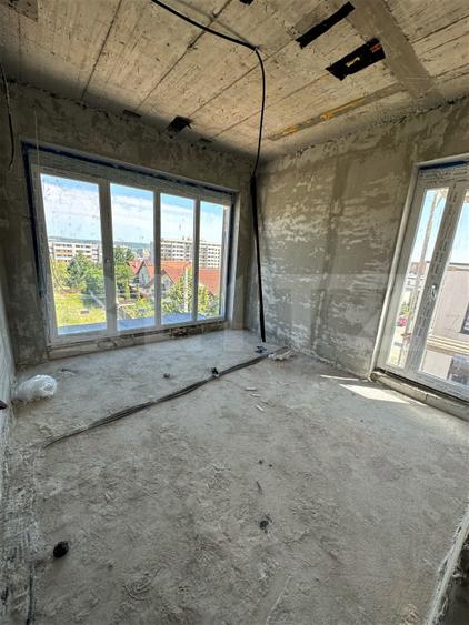 Apartament cu 4 camere 100 mp in bloc cu piscina din cartierul Europa