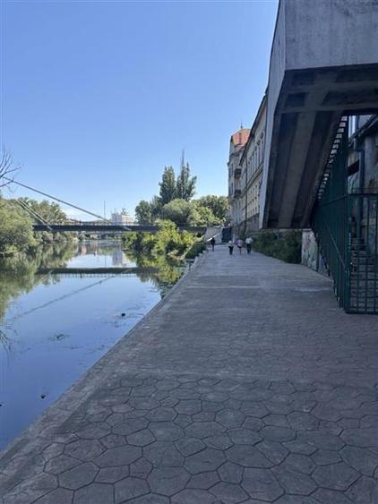 Apartament 129 mp cu vedere spre Crisul Repede si demisol independent in cladire