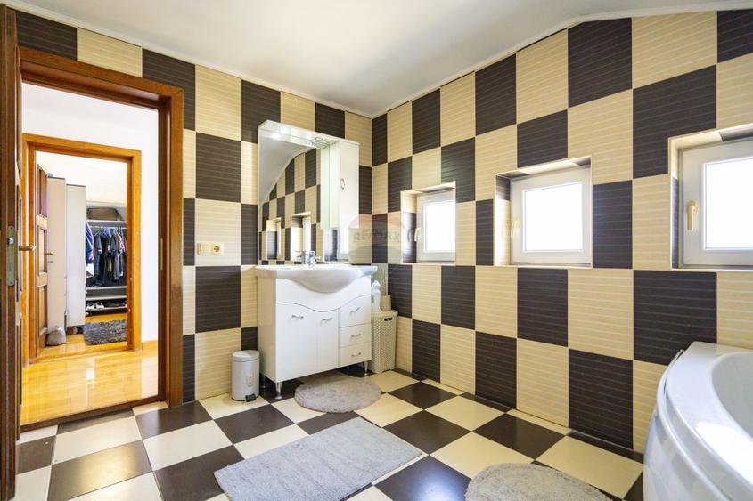 De vânzare casă cu 6 camere in Santandrei
