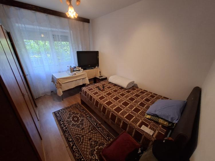 Apartament cu 3 camere decomandat, zona Frumoasa