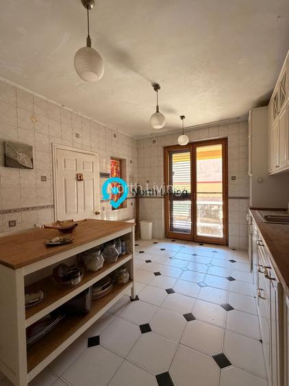 Vilă de vânzare în Sector 4 - 323 mp utili - 10 camere - Giurgiului - 29