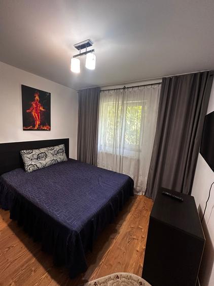 Apartament de 3 camere, etajul 1/4, zona Alexandru cel Bun