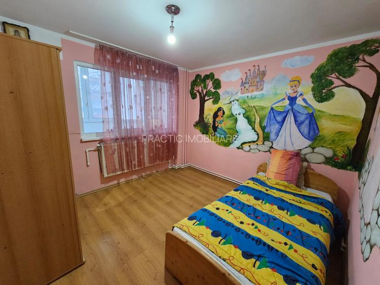 Apartament cu 4 camere in Micro 18 - 4