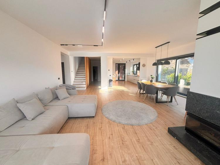 Casa ultra exclusvista, 305 mp, Zona Sub Cetate, Floresti