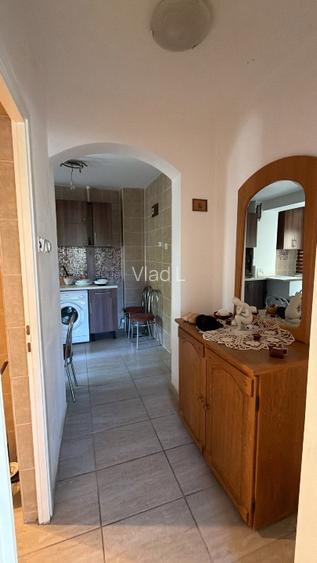 Apartament 2 camere, 47 mp, Centru Craiova — baie modernizată, potrivit și pentr - 8