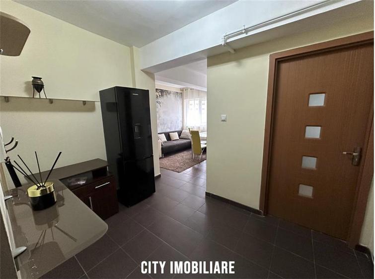 Apartament 3 camere, bloc nou, parcare, zona Semicentrală.