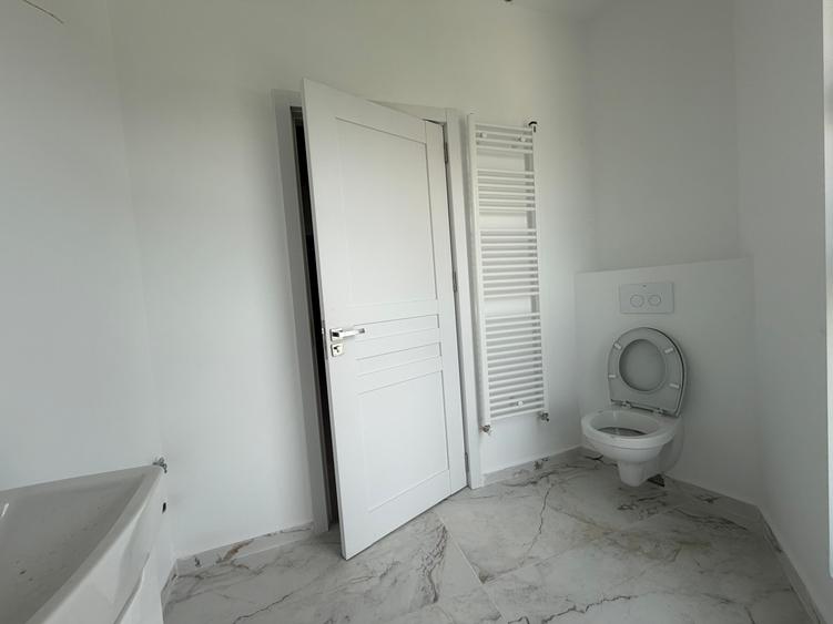 Apartament 3 camere,2 bai,centrala proprie,mutare imediata,TVA inclus in pret!