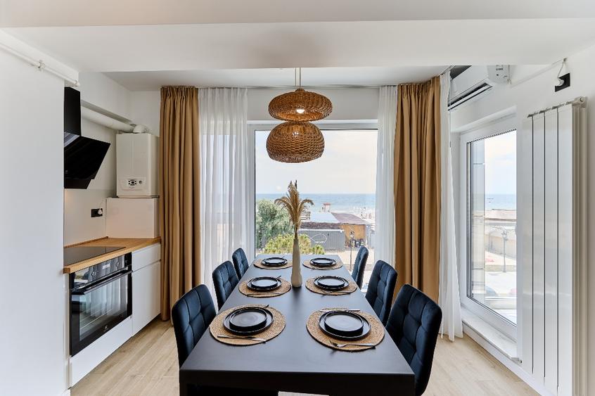 Ofer pentru inchiriere apartament 3 camere cu vedere frontala la mare