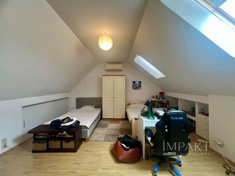 Apartament spatios cu 3 camere pe strada privata
