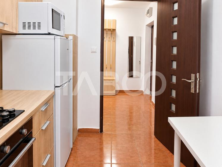 Apartament cu 2 camere de vanzare in bloc izolat cu boxa in Gruia