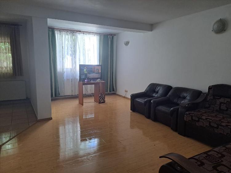 Proprietar locatie mixta locuinta si afacere Frizerie , metrou Bazilescu, 152 mp