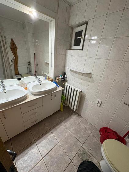 UNIRII, Casa Poporului, vedere spate, linistit (zgomot redus).Pret fix.