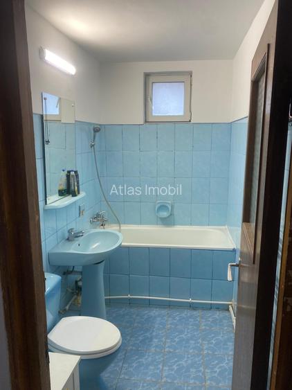 Apartament cu 3 camere,decomandat,spatios,zonan foarte buna (Octavian Goga) - 5