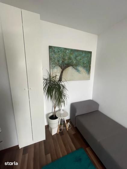 Casă modernă tip triplex, unitate de capăt
