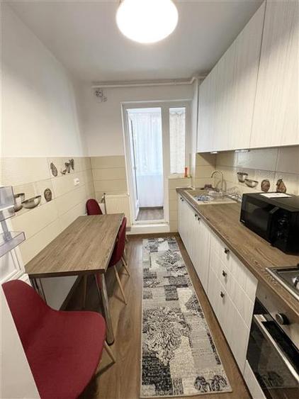 Apartament 3 camere decomandat etaj intermediar, zona Garii