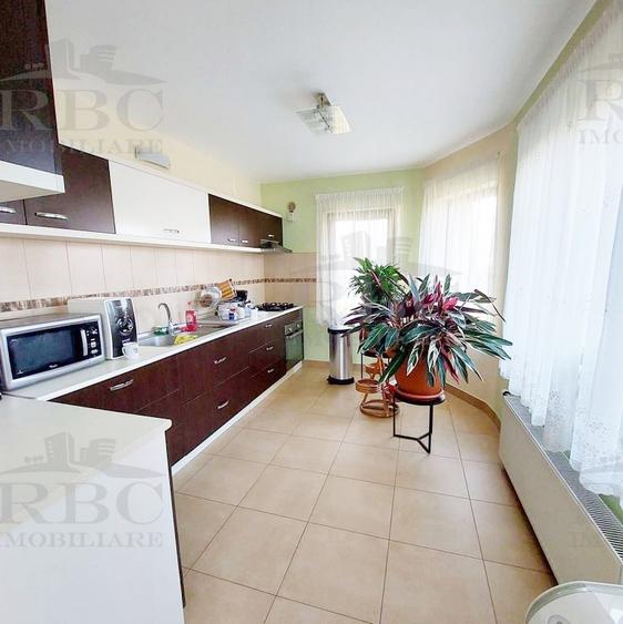 Casa cu piscina si teren 1400 mp in Chinteni