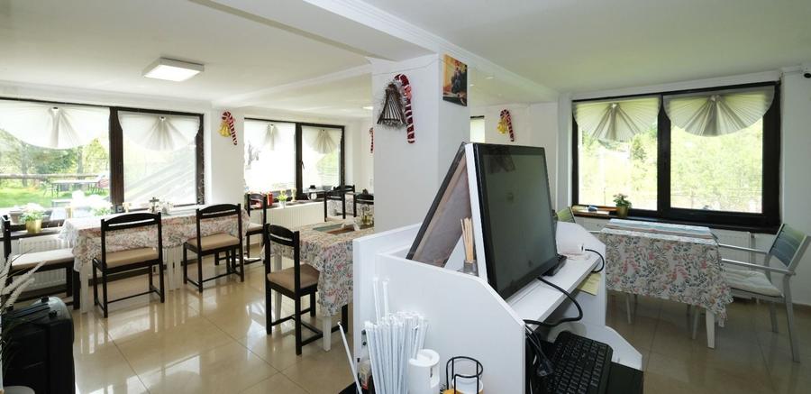 Pensiune vânzare – Oportunitate excelentă în Cheia, acces facil, vedere Ceahlau
