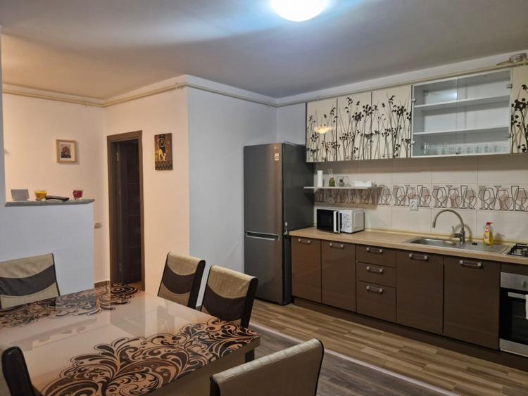 Apartament 2 camere, Șesul de Sus, parcare inclusă, la 2 min de stația de bus!
