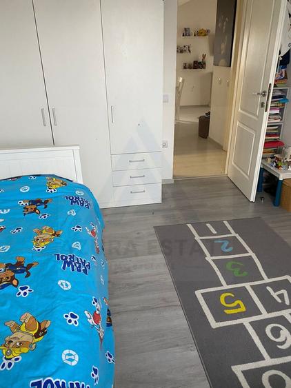 Apartament cu 3 camere 2 bai si curte individuala 74 mp în Șelimbăr