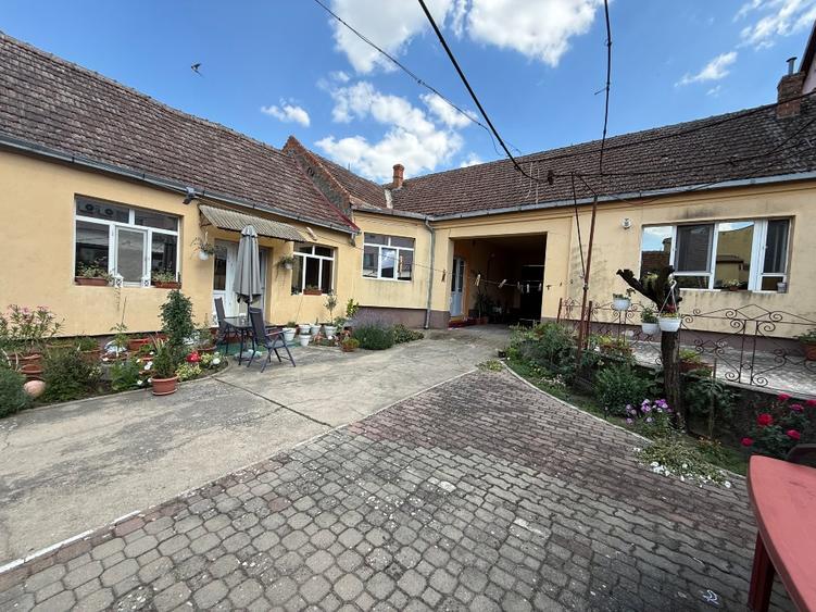 Proprietar, casa cu 4 apartamente, Giroc- oportunitate excelenta