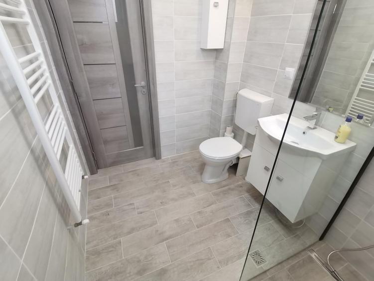 INCHIRIEZ ap. 3 camere decomandat,constructie noua, zona Turnisor