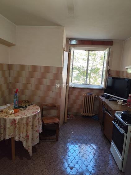 Propietar Vand apartament 3 Camere, Decomandate, Baie cu geam, 64m2 , Mazepa  - 3
