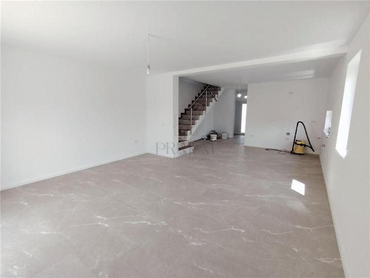 DUPLEX SPATIOS - ZONA CENTRALA - BALCON