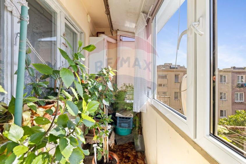 Apartament cu 3 camere de vânzare - zona Aurel Vlaicu