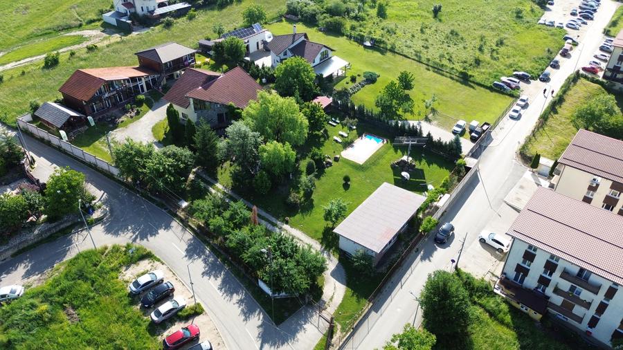 Pensiune si casa de locuit cu 3200 mp teren in Sibiu cartier Gusterita
