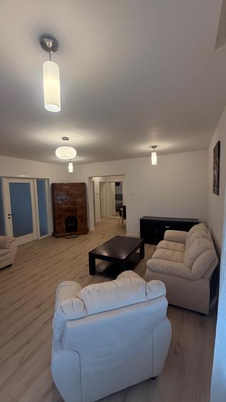 Ultracentral – Zona Hollosi - Casă tip duplex de închiriat!