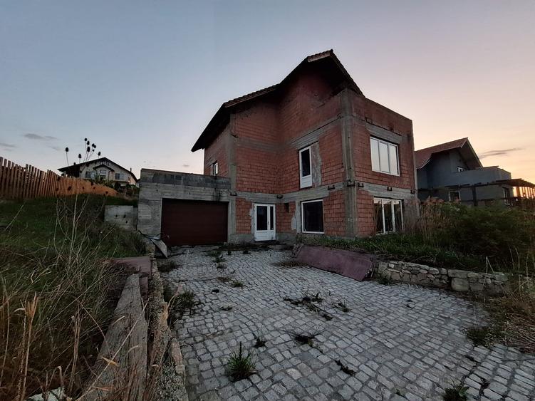 Casa de vanzare Campenesti,suprafata utila 200mp,teren 1000mp.