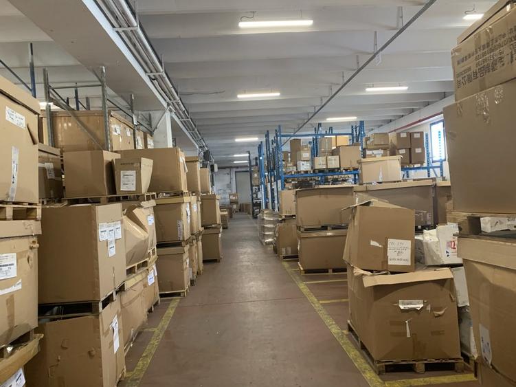 Ansamblu de spatii de productie /depozitare si birouri
