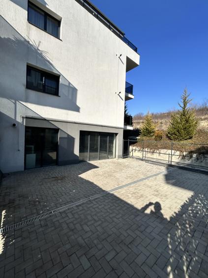 Spatiu comercial semifinisat 62 mp utili plus 20mp terasa Borhanci