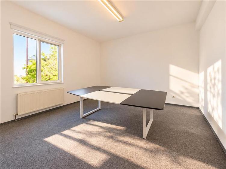Spatiu birouri, cu 3 locuri parcare, Central, Brasov