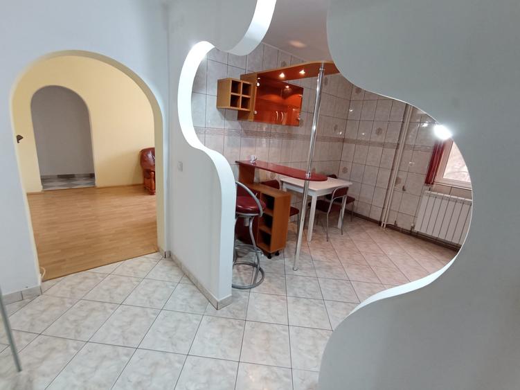 Apartament 3 camere Rond-Podu Ros, etaj 1, mutare rapida !