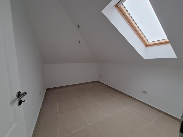 Apartament cu 3 camere- 71 mp utili-bucatarie inchisa- Pozitie excelenta-Chisoda