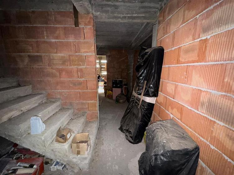 Casa P+1 la rosu (caramida) de vanzare in Golesti