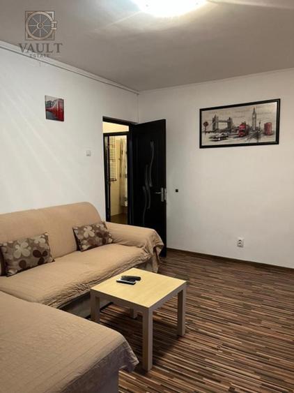 2 CAMERE - DECOMANDAT - zona EROII REVOLUTIEI