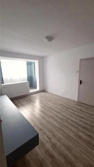 Apartament 2 camere, renovat complet, centrala proprie. Zona Sacele