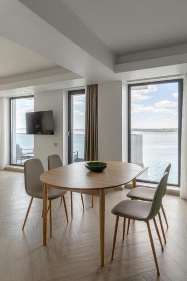 De închiriat apartament 2 camere + 2 balcoane, vedere panoramică Lacul Siutghiol