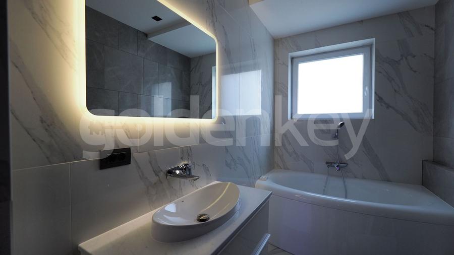 Apartament cu 5 camere si 165mp terasa | complex cu piscina | 2 garaje