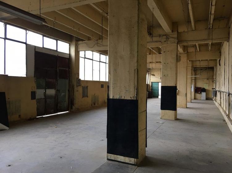 Proprietar inchiriez spatiu 220 mp