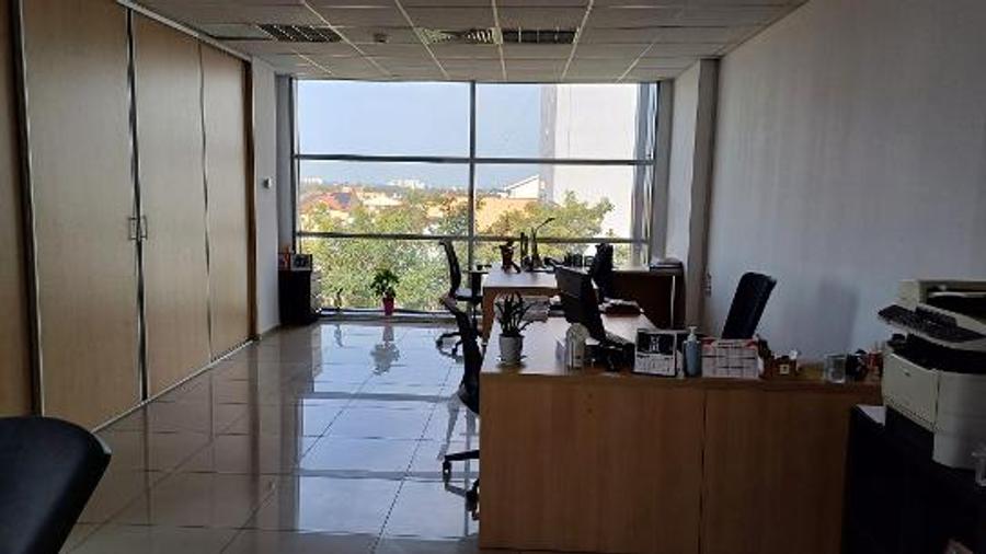 UNIVERSITATE SPATIU PTR BIROURI ETAJ 3 PRET 3100 EURO