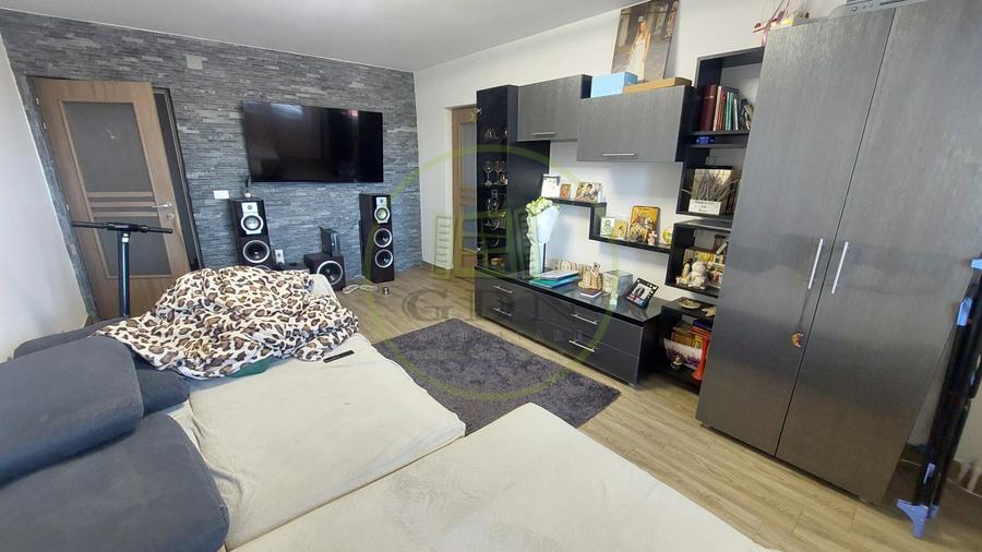 Apartament doua camere semidecomandat, 56 mp, Craiovita zona Triaj